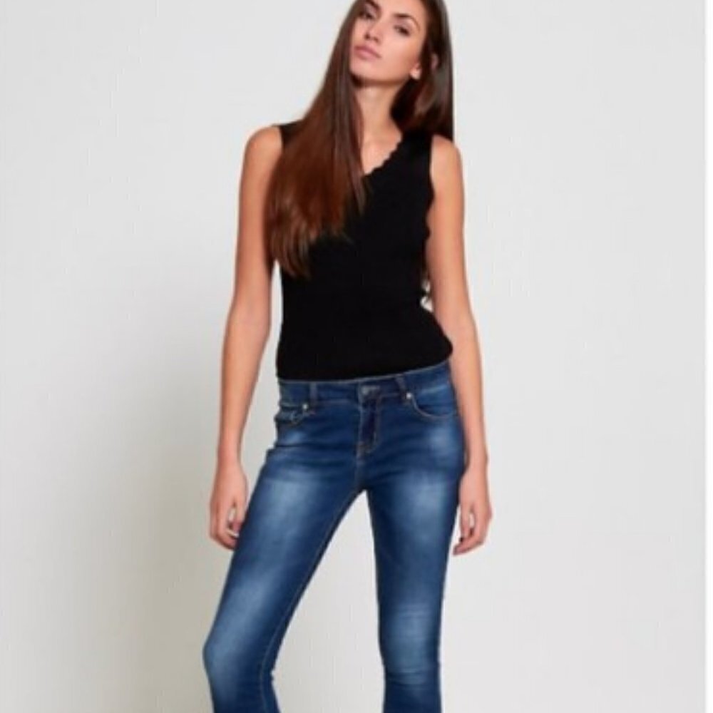 Skinny JEANS WITH SLIGHT FLARED LEGS SUPER SOFT SIZE M